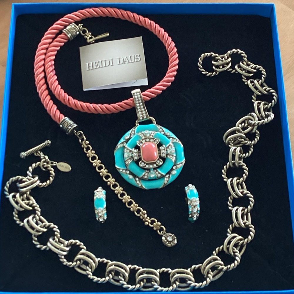 Heidi Daus Newport Chic set
cord chain clip earrings coastal maximalist glam